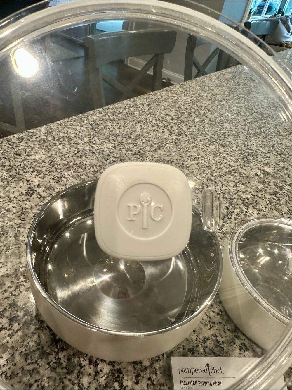 Pampered Chef Insulated Serving Bowls with Lids (Set of 2)-EUC - Picture 3 of 3